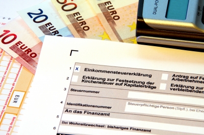 Teile der Kosten für die 24-Stunden-Betreuung können Sie steuerlich absetzen Bis zu 4.000 Euro jährlich können mit der Einkommenssteuer verrechnet werden; © Thorben Wengert / pixelio.de