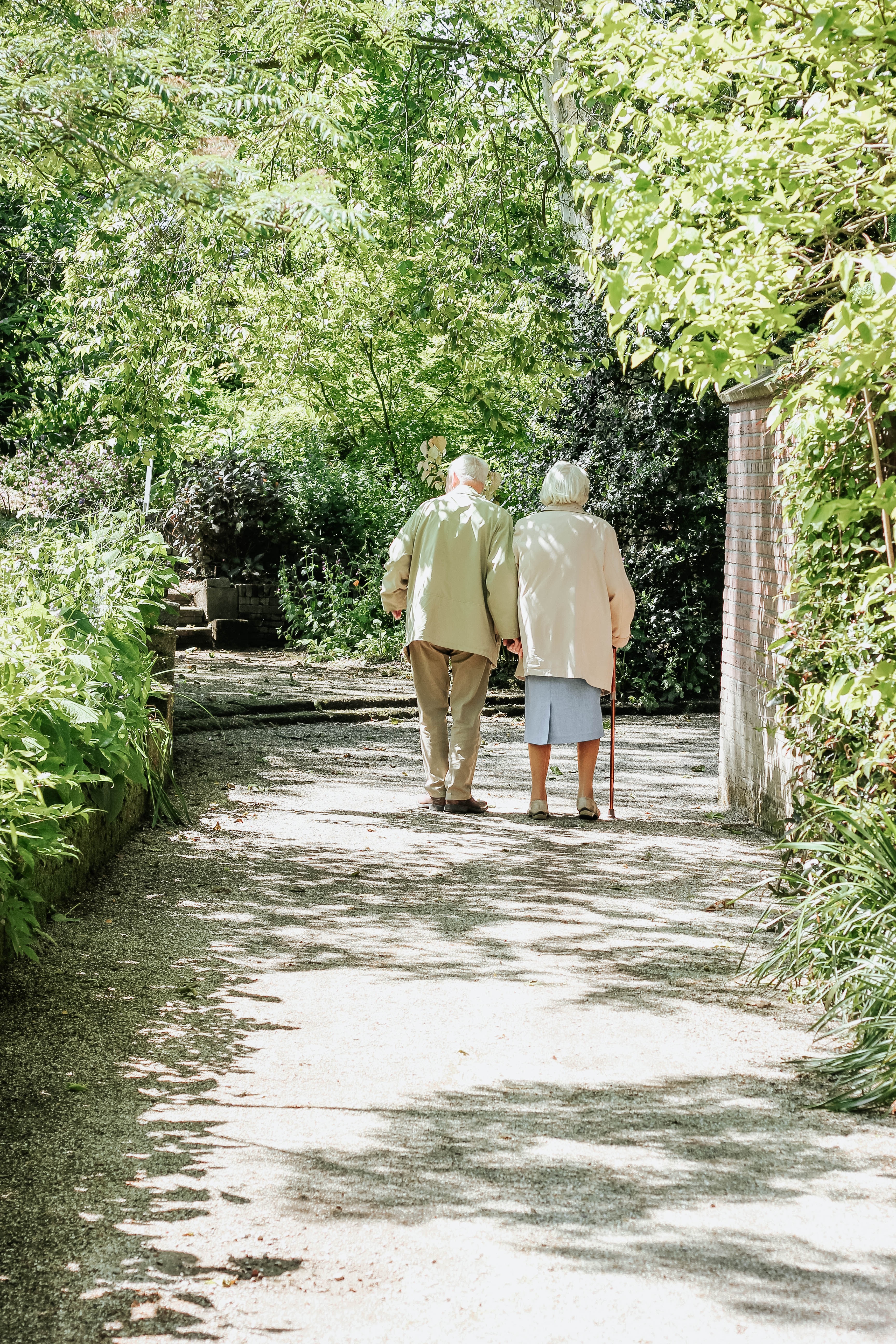 Senioren Rucksäcke können das Einkaufen oder kleine Spaziergänge mit ihren speziellen Eigenschaften unterstützen 