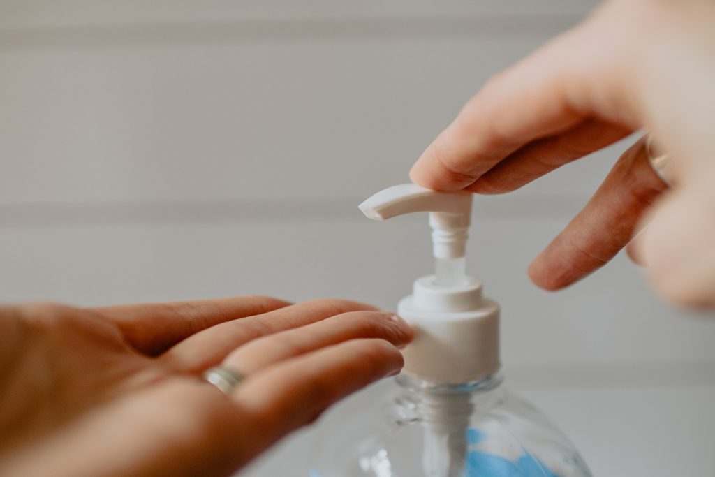 Gründliches Waschen der Hände ist enorm wichtig ; © kelly-sikkema-WIYtZU3PxsI-unsplash , Kelly Sikkema on Unsplash